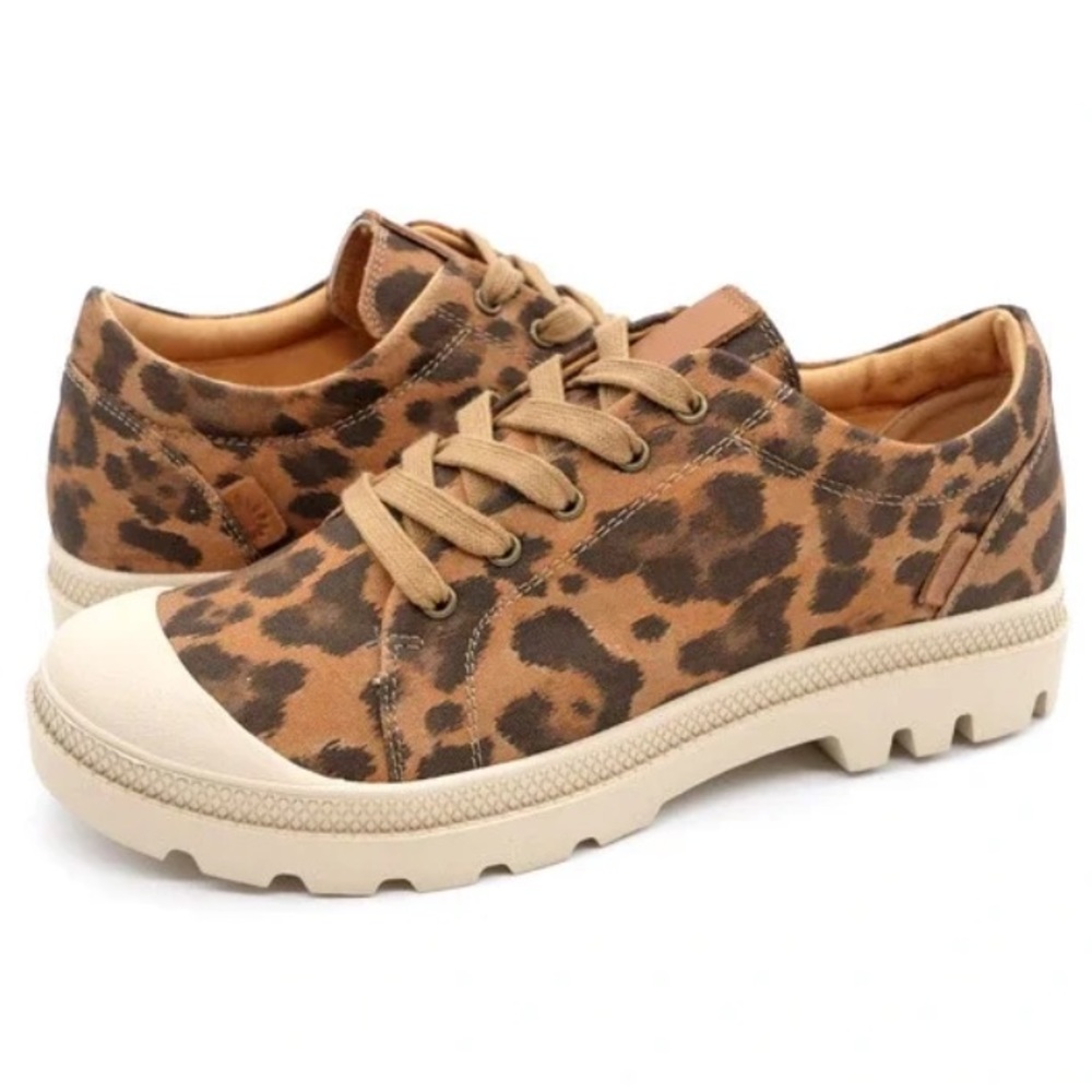 RARE Nwot yellow box leopard print sneakers.